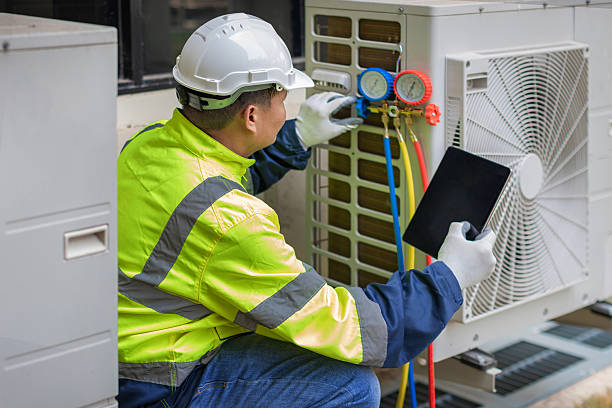 Professional Emergency Hvac Repair technician working in Yorktown, IN